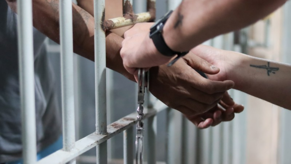 Homem é preso em Imbituba por dívida de pensão alimentícia
