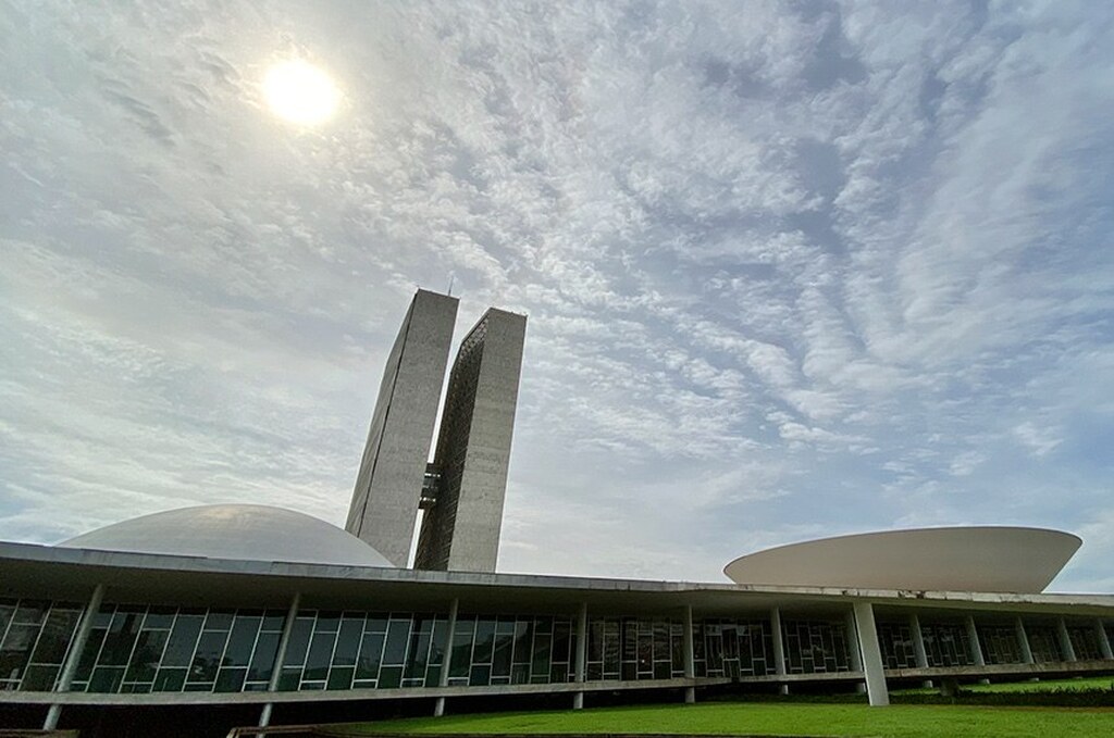Após aprovação na Câmara, Senado analisará fim da escala 6x1