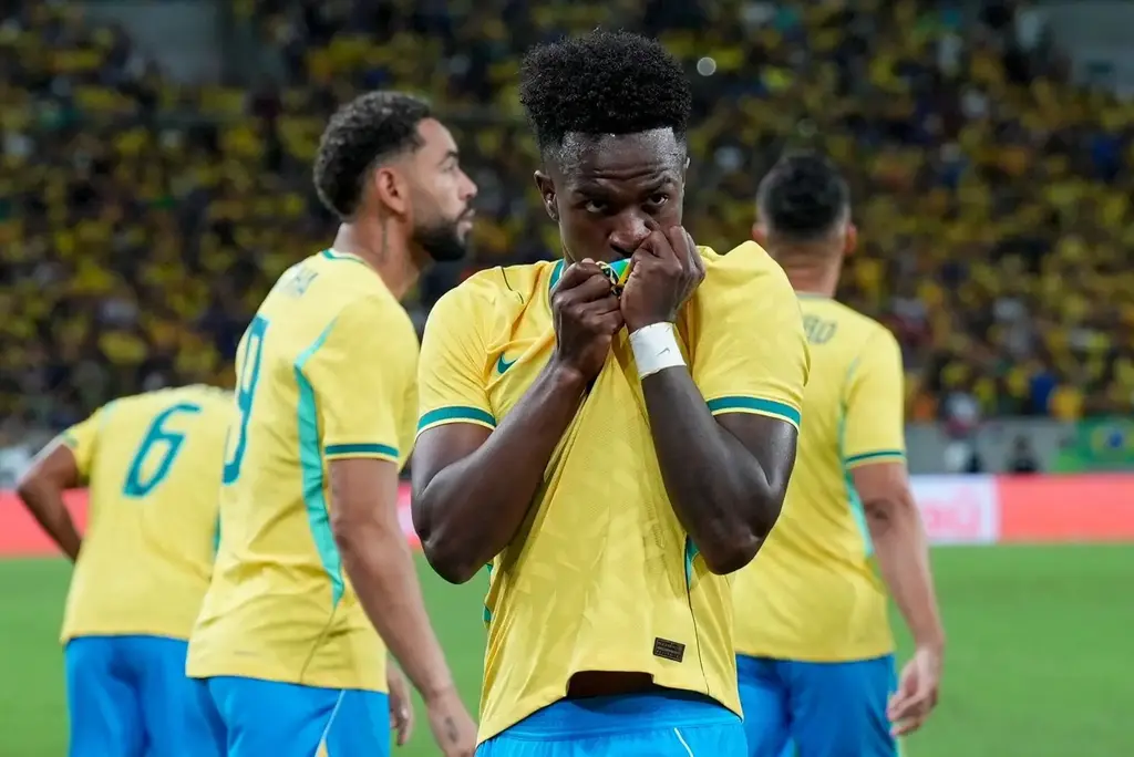 Seleção Brasileira se despede da torcida com goleada antes de embarque para Copa do Mundo
