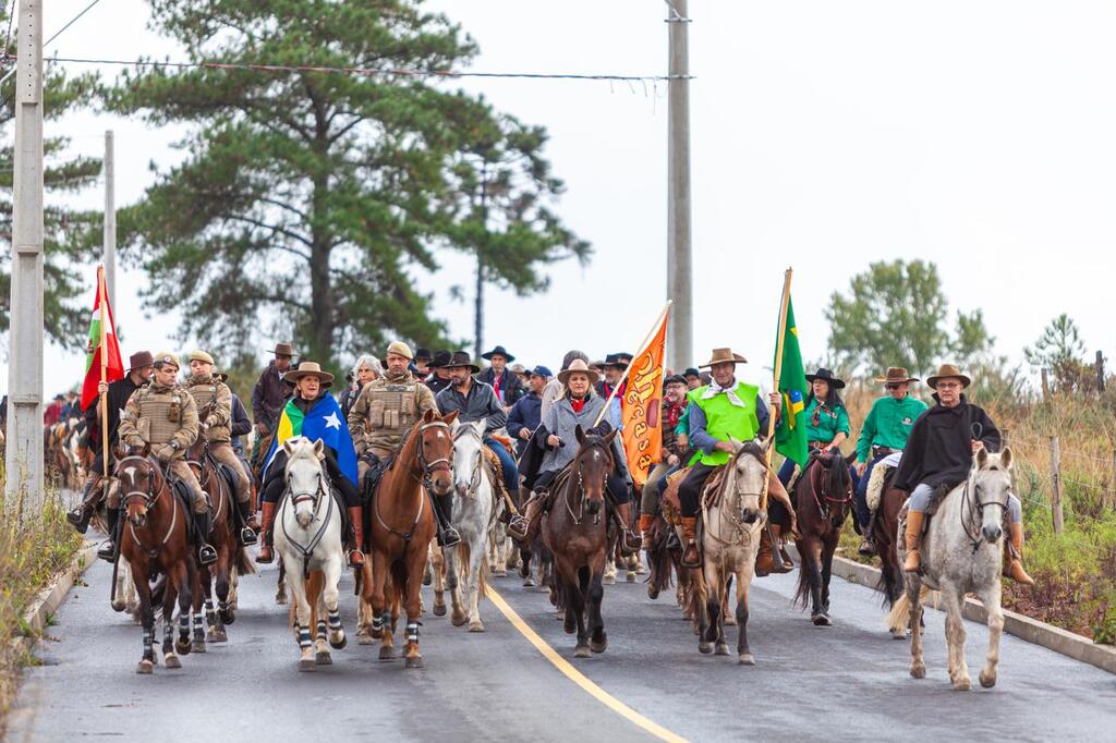 Cavalgada do Pinhão reuniu mais de 400 cavaleiros