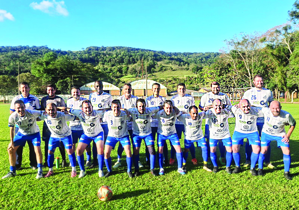 Master Futebol Capinzal volta a jogar na Baixada Rubra com vitória convincente