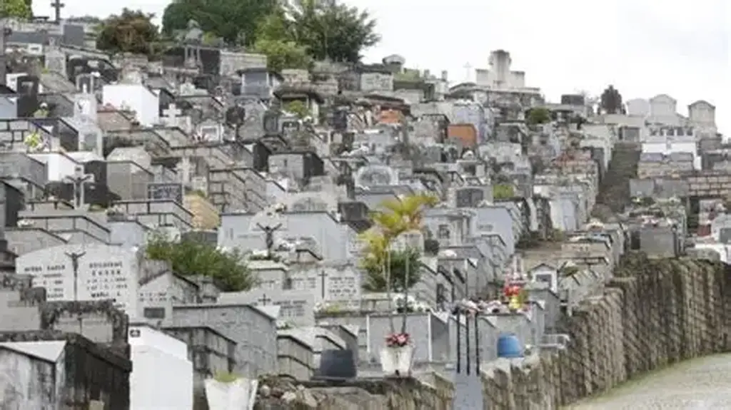Cemitérios de Joinville enfrentam superlotação