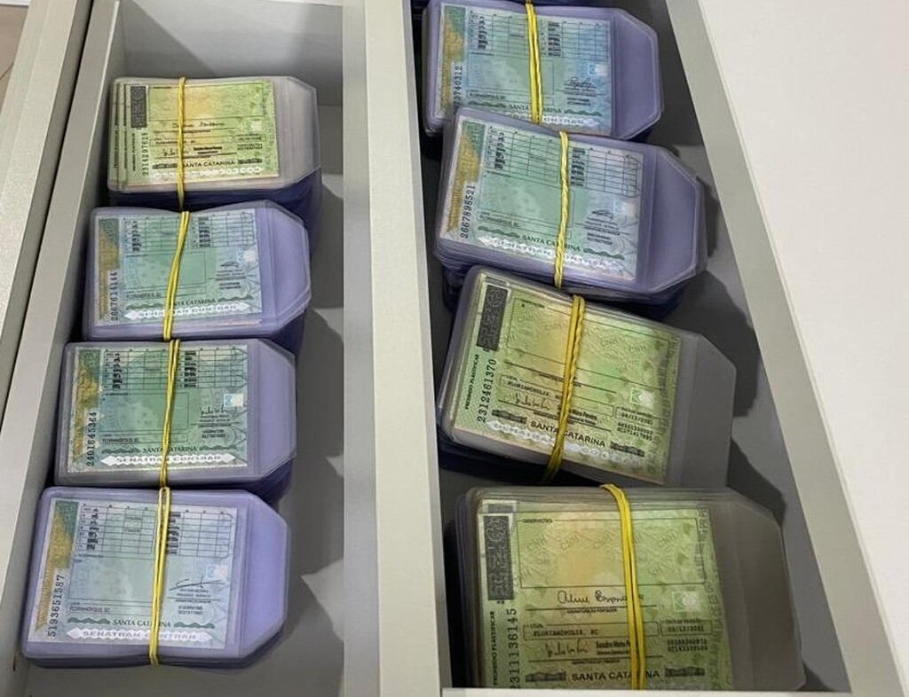 Motoristas têm até esta terça-feira para buscar CNHs deixadas nas unidades do Detran/SC