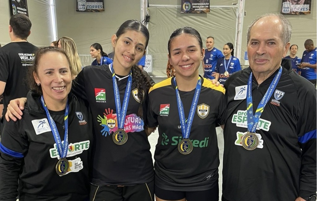 Dupla de Criciúma conquista a Copa Sul do Campeonato Brasileiro Infantil de handebol feminino