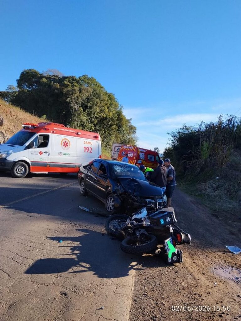 Colisão entre carro e motocicleta deixa dois feridos na SC-355 em Jaborá