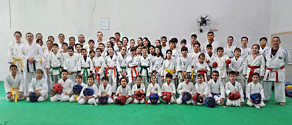 Municípios de Capinzal, Ouro e Lacerdópolis juntos num treinamento de Karatê