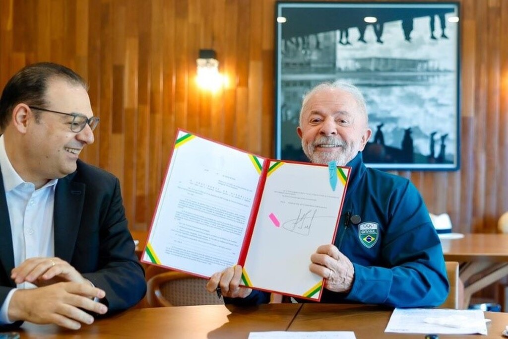 TRÂNSITO  Presidente Lula sanciona Lei que moderniza a emissão da CNH e garante renovação automática a bons condutores