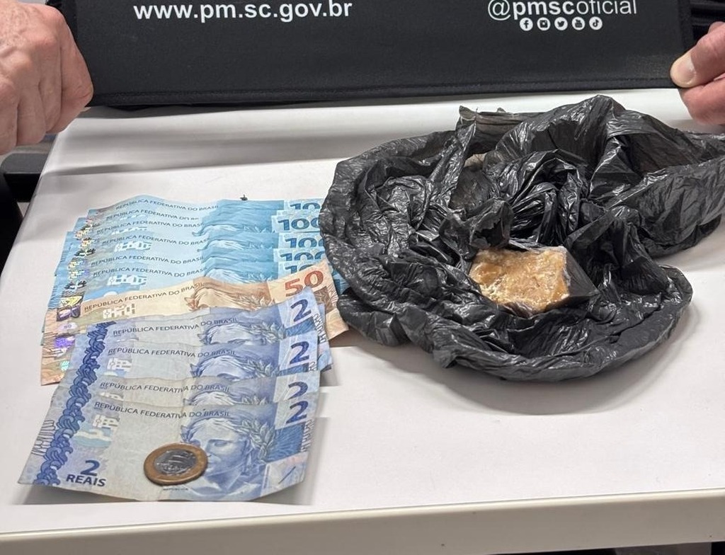 Homem é preso com crack escondido dentro de tênis após desembarcar na rodoviária de Joaçaba, na noite de sexta-feira (5)