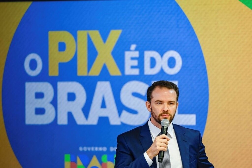 REUNIÃO MINISTERIAL     Dario Durigan faz balanço da economia e ressalta que o Brasil de hoje paga menos tributo