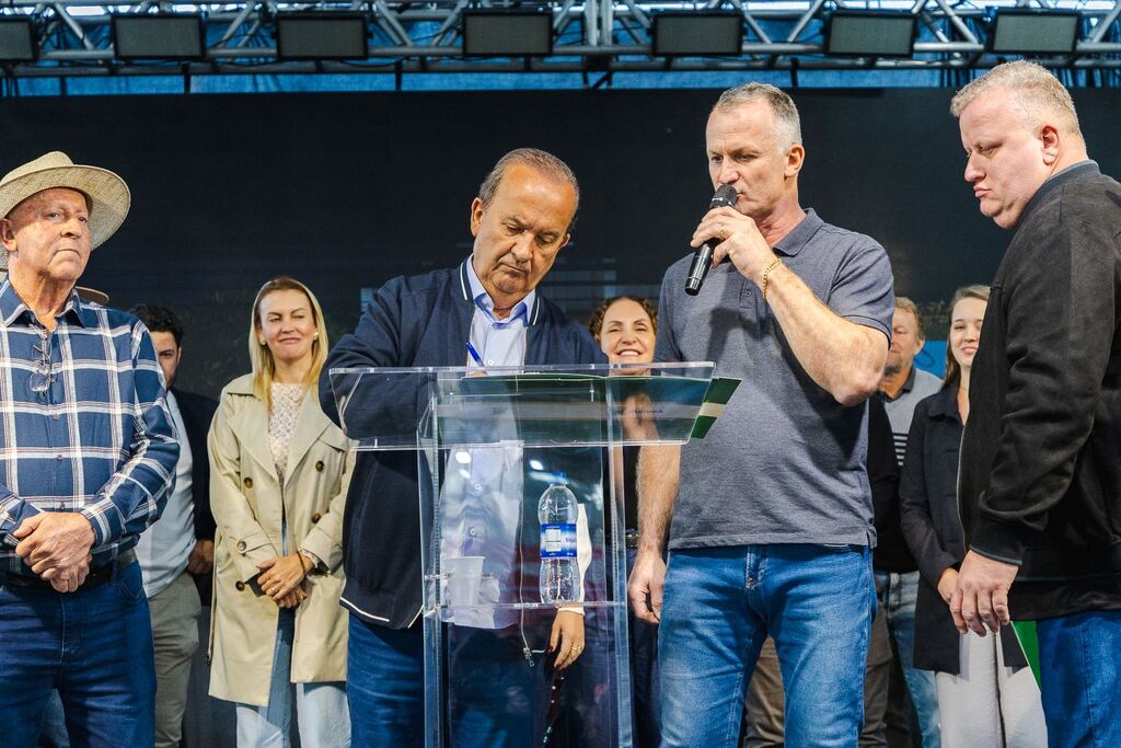 Governador participa das comemorações do 62º  aniversário de Aurora e reforça parceria com os municípios em agenda no  Alto Vale e Serra