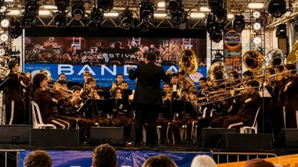 Festival reúne cerca de 400 músicos e transforma Laguna em palco da música instrumental catarinense