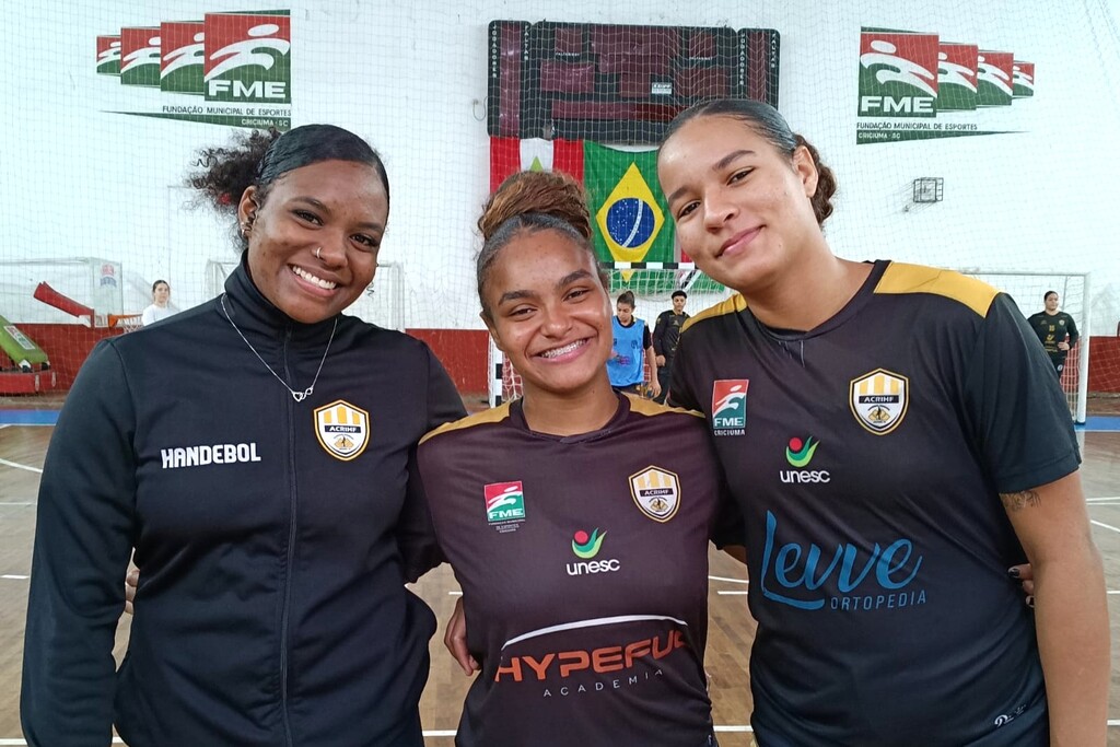 TRÊS ATLETAS DO HANDEBOL FEMININO DE CRICIÚMA SÃO CONVOCADAS PARA A SELEÇÃO BRASILEIRA
