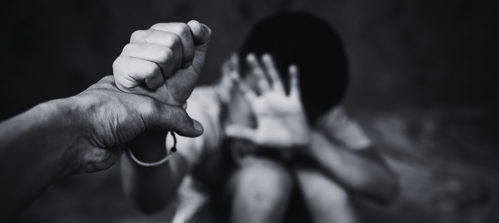 Imagem Artigo Geral Homem que abusou sexualmente das filhas e da enteada é condenado a mais de 77 anos de prisão