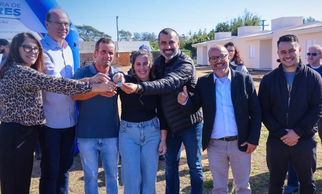10 FAMÍLIAS DE TORRES RECEBEM CASAS POR MEIO DO PROGRAMA “A CASA É SUA” DO GOVERNO DO ESTADO