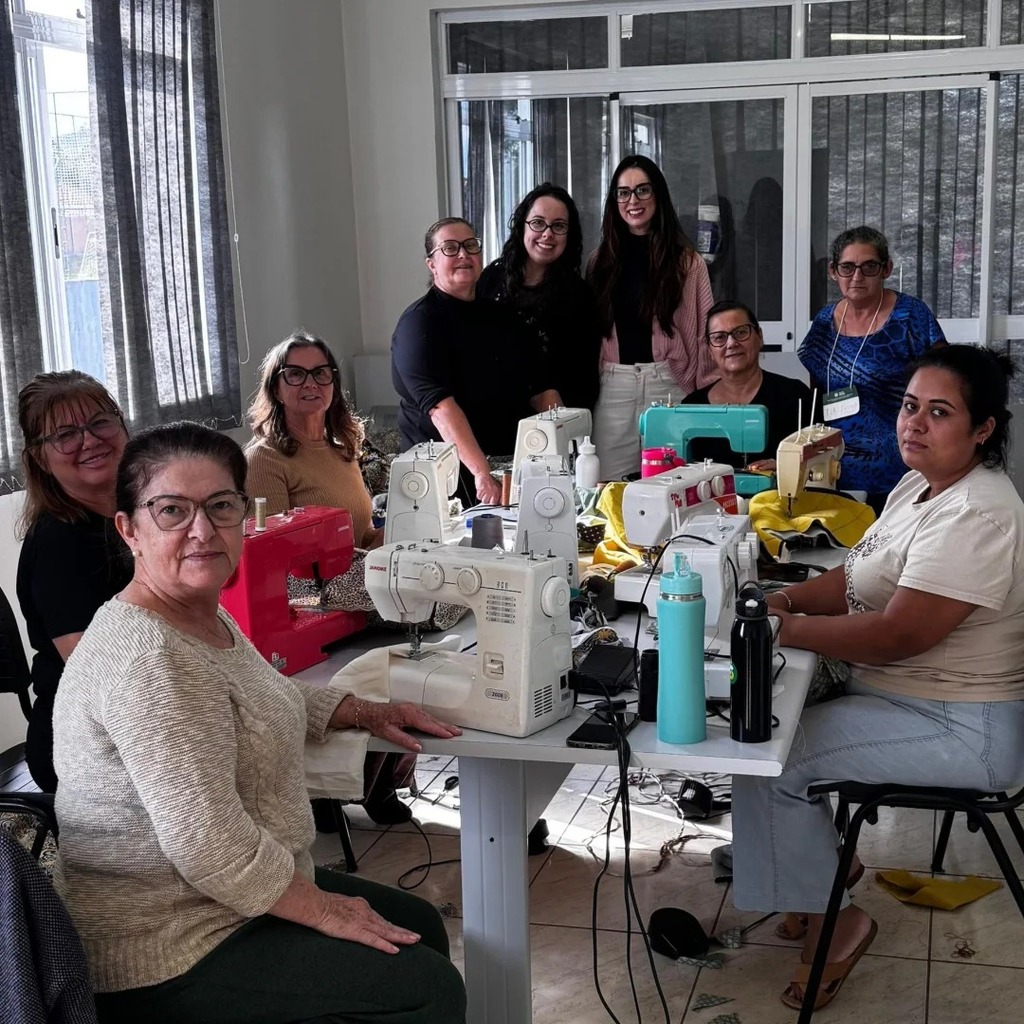 CRAS DE SANTA ROSA DO SUL PROMOVE  CURSO DE COSTURA EM ARTESANATO