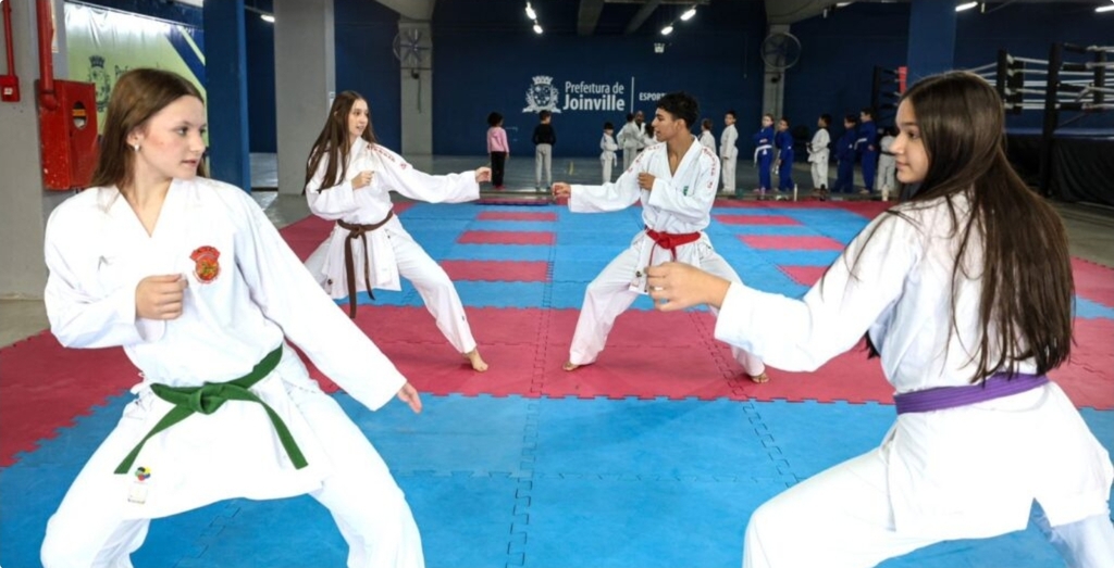 Crianças e adolescentes podem praticar esportes gratuitamente em Joinville