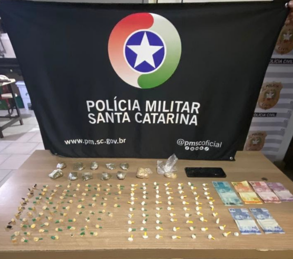 POLICIA MILITAR PRENDE CASAL ENVOLVIDO COM TRÁFICO DE DROGAS EM VILA RIBEIRO, PASSO DE TORRES