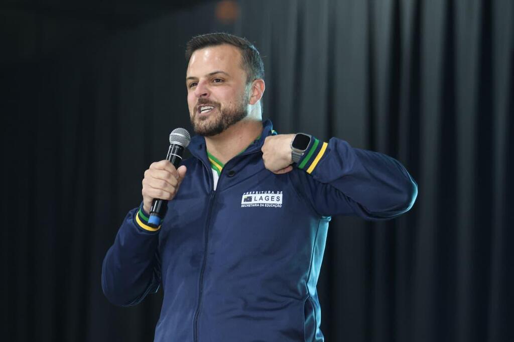 APÓS 15 ANOS, LAGES VOLTA A ENTREGAR UNIFORME A TODA A REDE MUNICIPAL