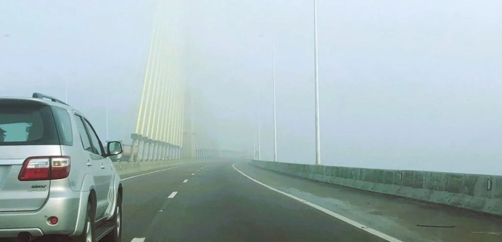 VIACOSTEIRA ALERTA SOBRE CUIDADOS AO DIRIGIR EM PERÍODOS COM A NEBLINA