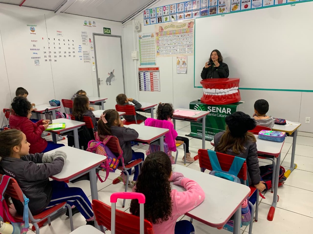 Programa Sorrindo no Campo beneficia alunos de escolas de Otacílio Costa