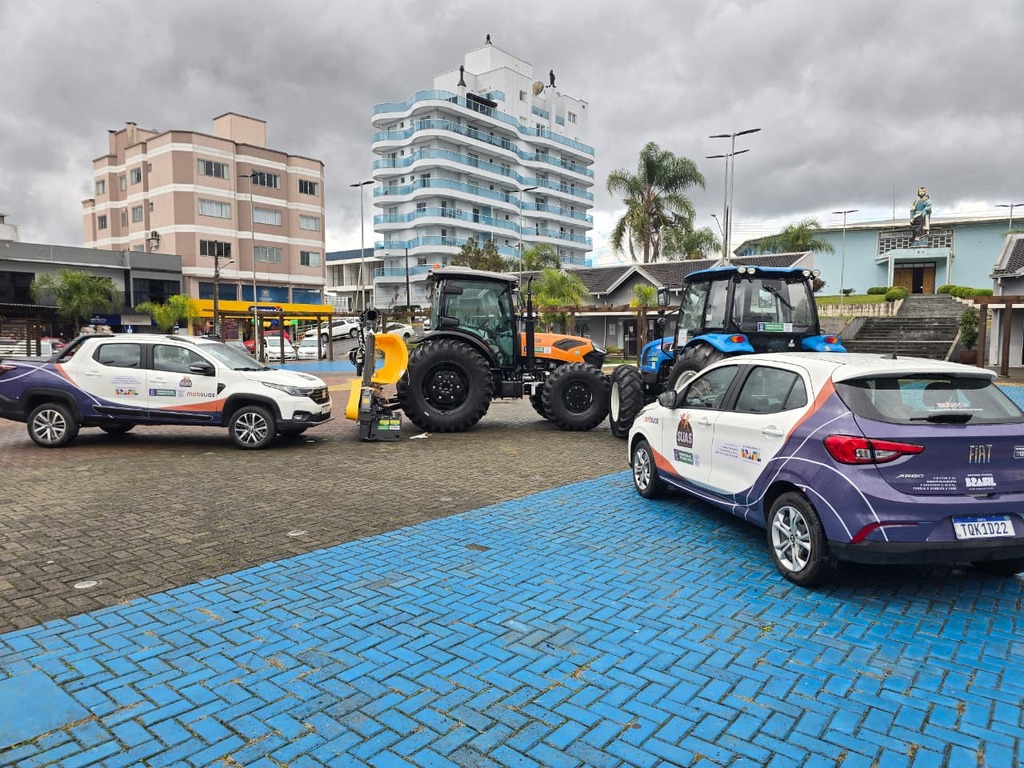 Prefeitura de Otacílio Costa reforça estrutura da Agricultura e Assistência Social com aquisição de novos veículos e tratores
