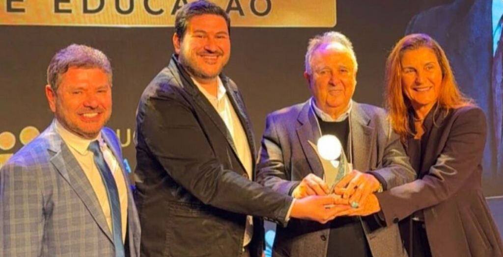 Educação de Joinville recebe prêmio nacional de tecnologia e inovação