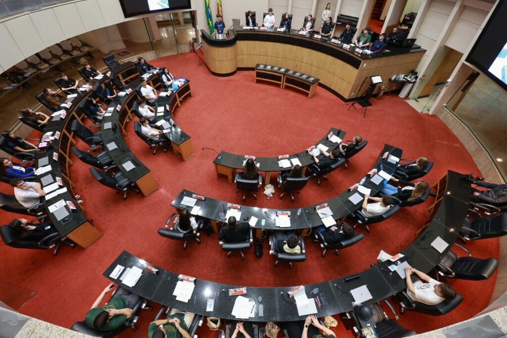Parlamento Jovem encerra 35ª edição deliberando projetos de interesse social e acadêmicos