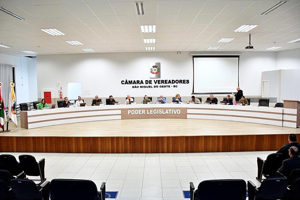 Câmara aprova projetos autorizando o Município a receber micro-ônibus para a Saúde