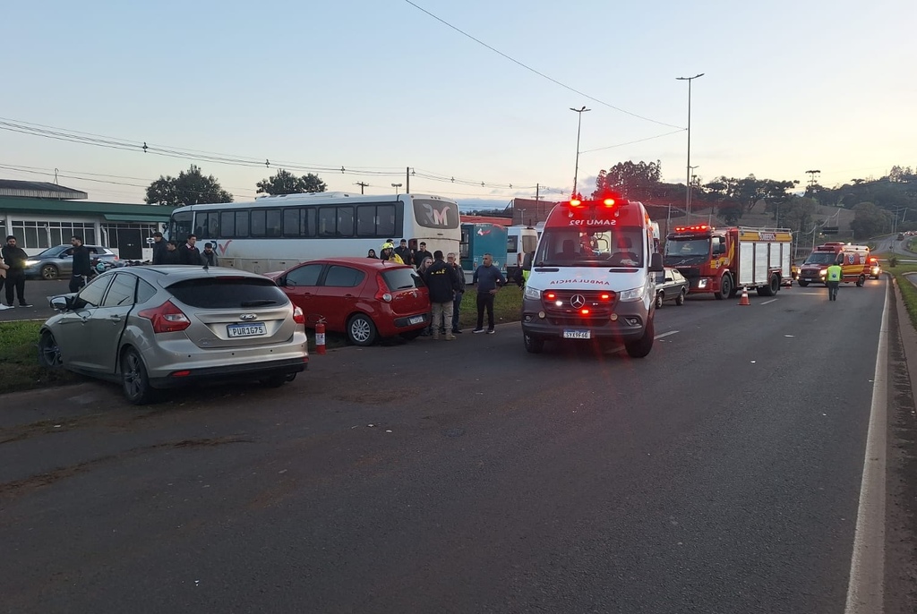 Colisão frontal deixa seis feridos no trevo da Femi em Xanxerê, na tarde de domingo, dia 14