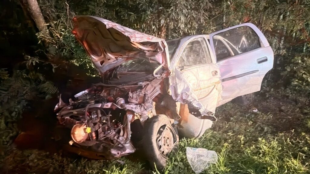 Motorista fica gravemente ferido em acidente envolvendo três veículos na BR-153 em Concórdia, na noite de domingo, dia 14