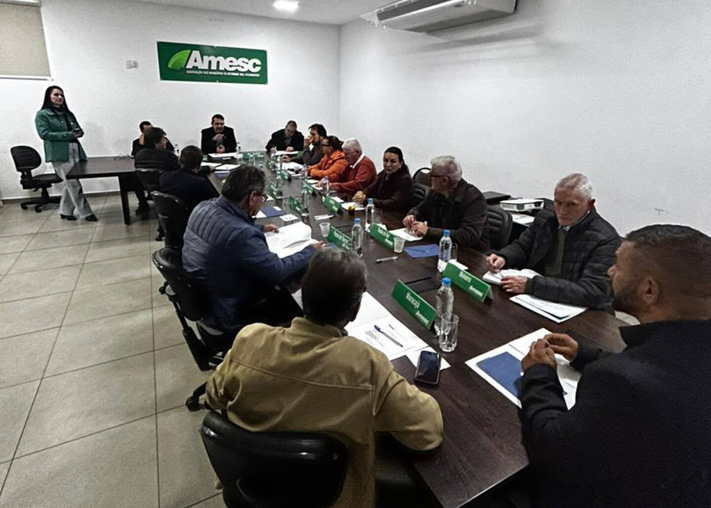 ASSEMBLEIA DE PREFEITOS DA AMESC DEBATE INOVAÇÃO, CULTURA, REFORMA TRIBUTÁRIA E DESENVOLVIMENTO REGIONAL