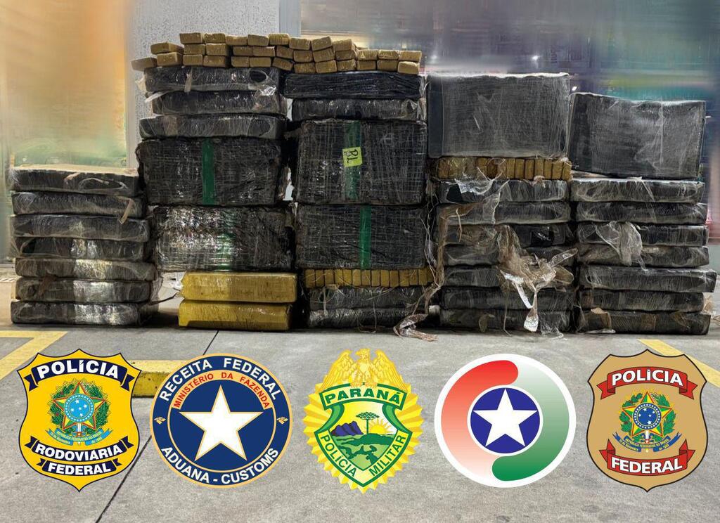 Forças de segurança apreendem quase 700 quilos de maconha após perseguição na divisa de Santa Catarina com o Paraná