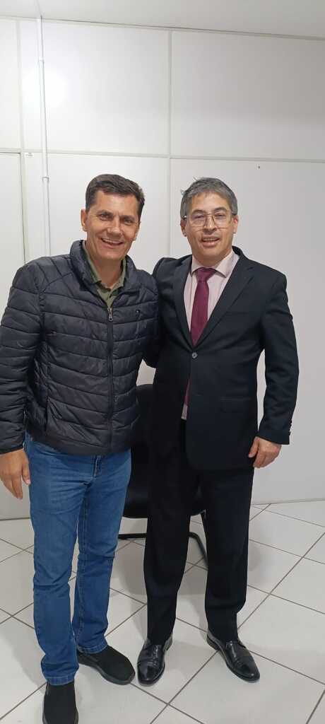 Amizade de Longa Data Marca Encontro na Prefeitura de Ouro