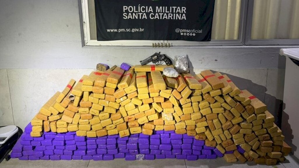 POLICIA MILITAR DE SANTA CATARINA APREENDE MAIS DE UMA TONELADA DE MACONHA