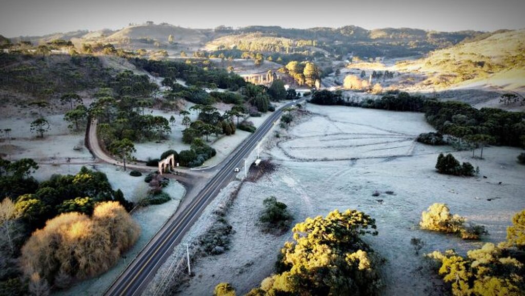 Frio intenso provoca geada ampla na Serra Catarinense; Bom Jardim da Serra registra -7,2°C