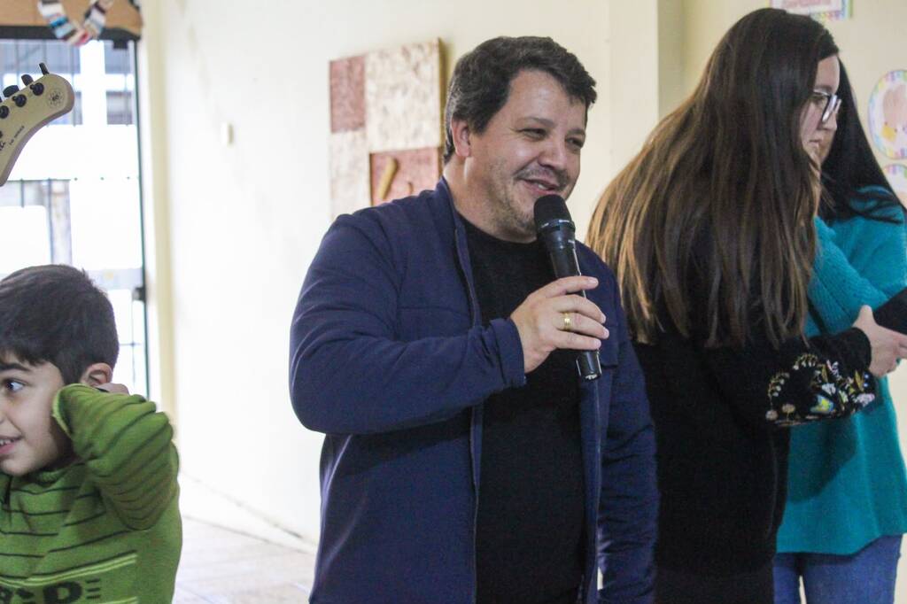 PREFEITURA DE PRAIA GRANDE REALIZA ENTREGA OFICIAL DE VAN PARA A APAE
