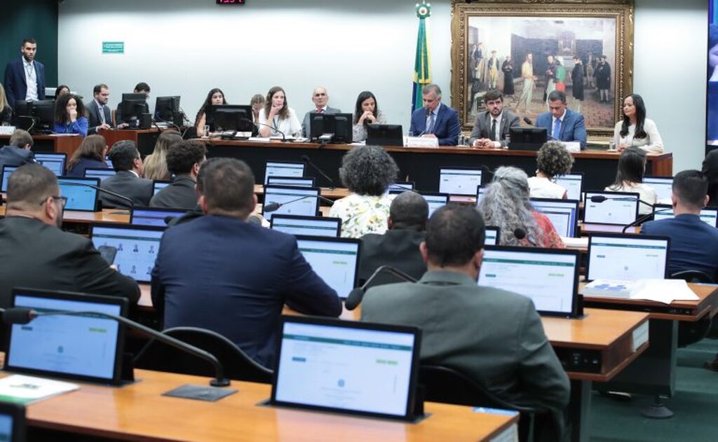 Solução para a violência ou debate que exige olhar mais amplo?