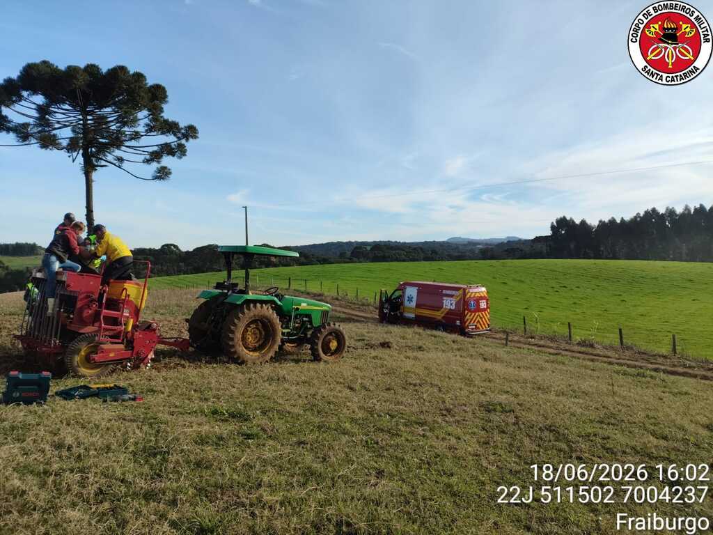 Agricultor fica com a mão presa em plantadeira durante trabalho em Fraiburgo, na tarde de quinta-feira, dia 18