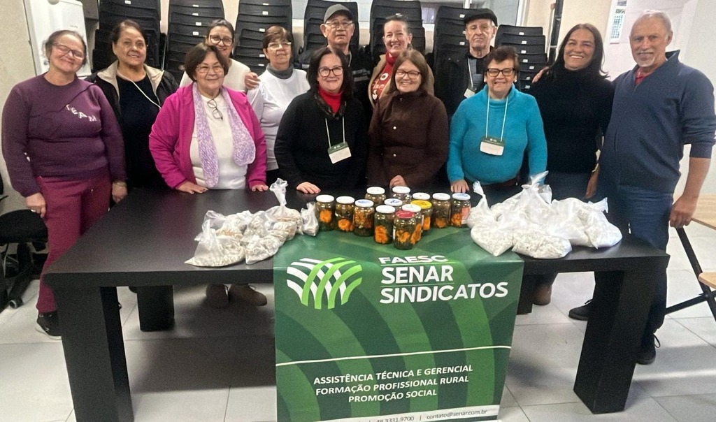 Idosos participam de capacitação sobre cultivo de plantas medicinais no CRI