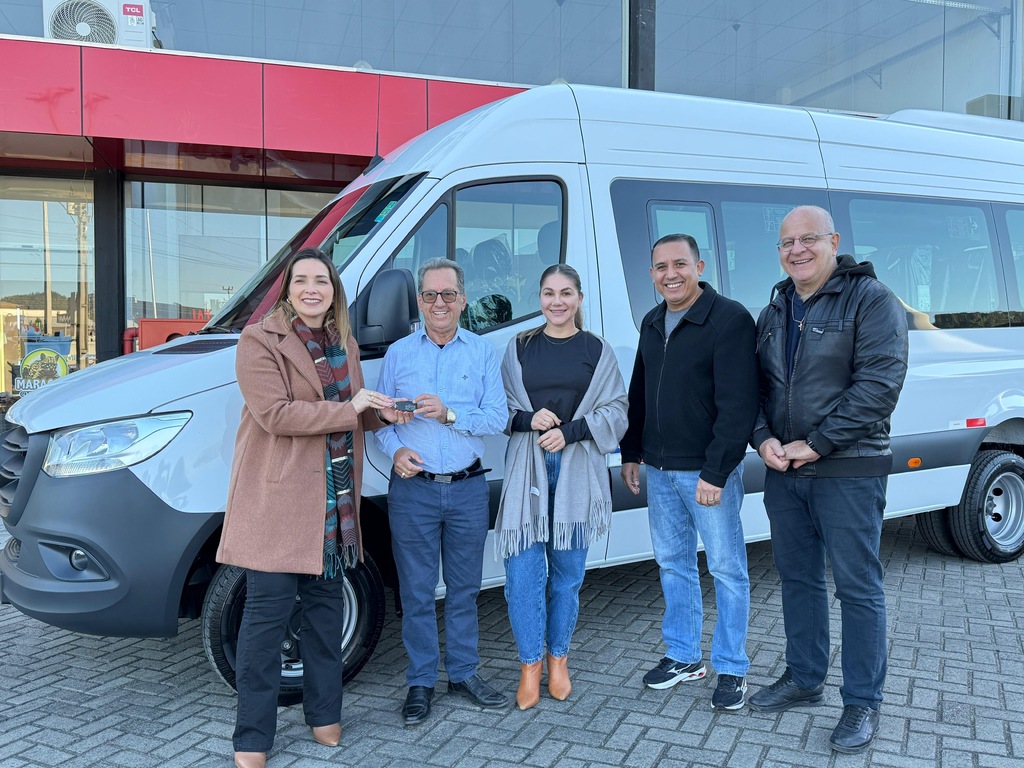 Maracajá recebe van adaptada para fortalecer o transporte de pacientes da Saúde