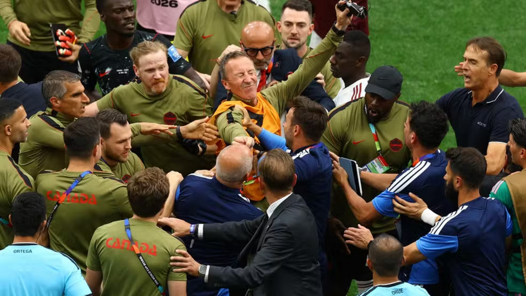 Goleada do Canadá termina em confusão entre treinadores após apito final