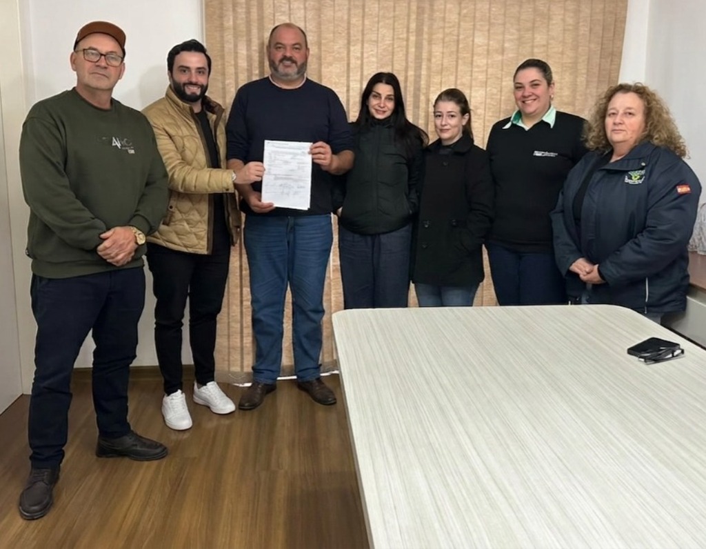 Palmeira assina ordem de serviço para construção de 12 casas pelo maior programa habitacional da história de Santa Catarina