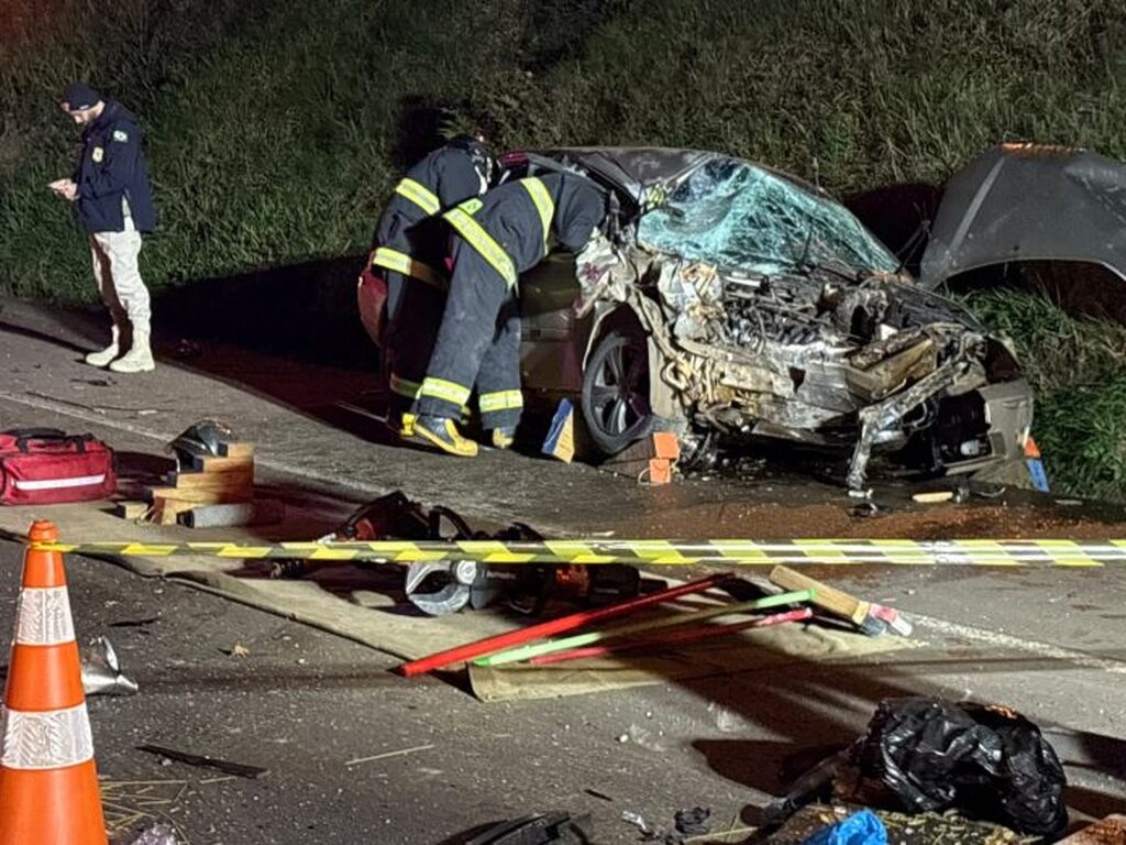 Jovem morre em grave acidente entre carro e carreta na BR-153 em Concórdia, no final de tarde de sábado dia 20