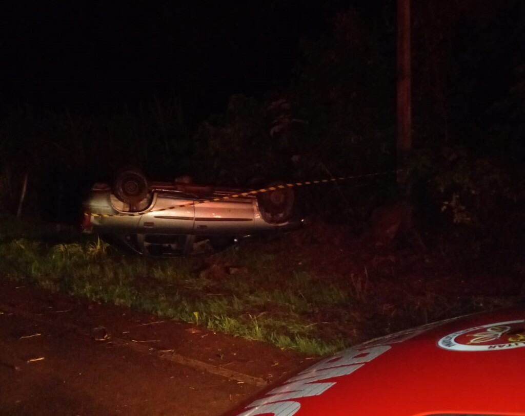 Veículo é encontrado capotado e abandonado na SC-150 em Piratuba