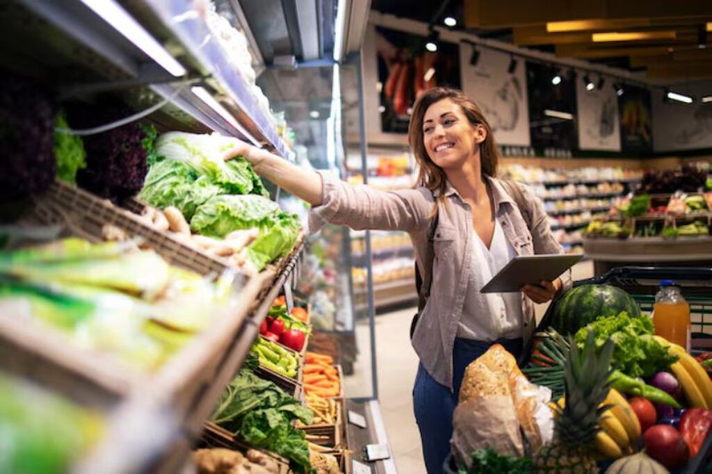 Supermercados sugerem fechar mais cedo para conter custos