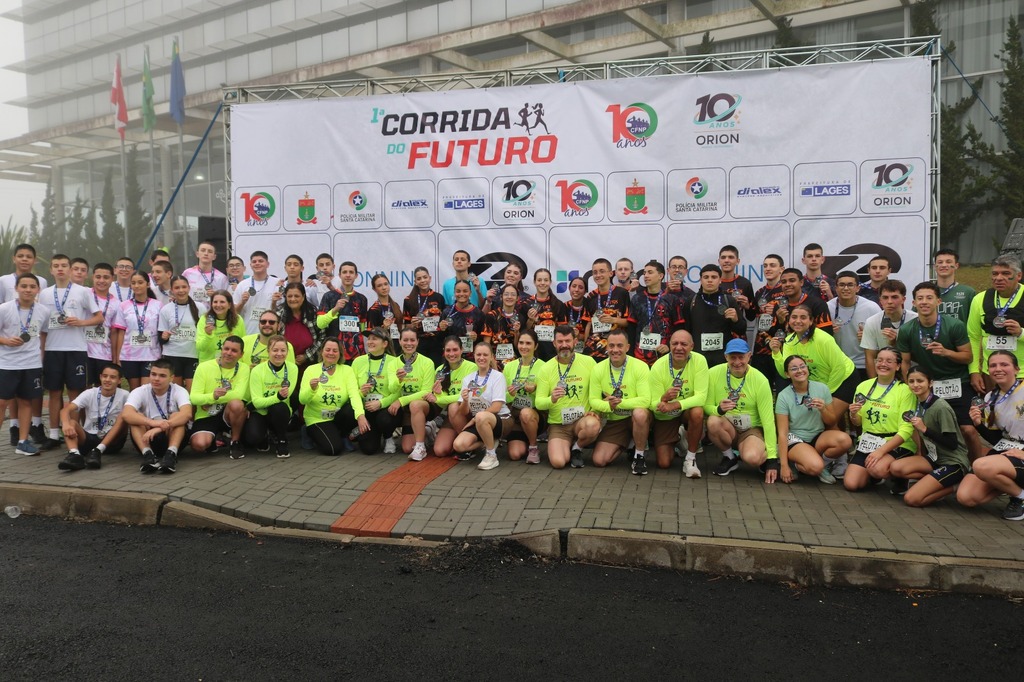 Mesmo com frio e neblina, 1ª Corrida do Futuro reúne aproximadamente 600 atletas