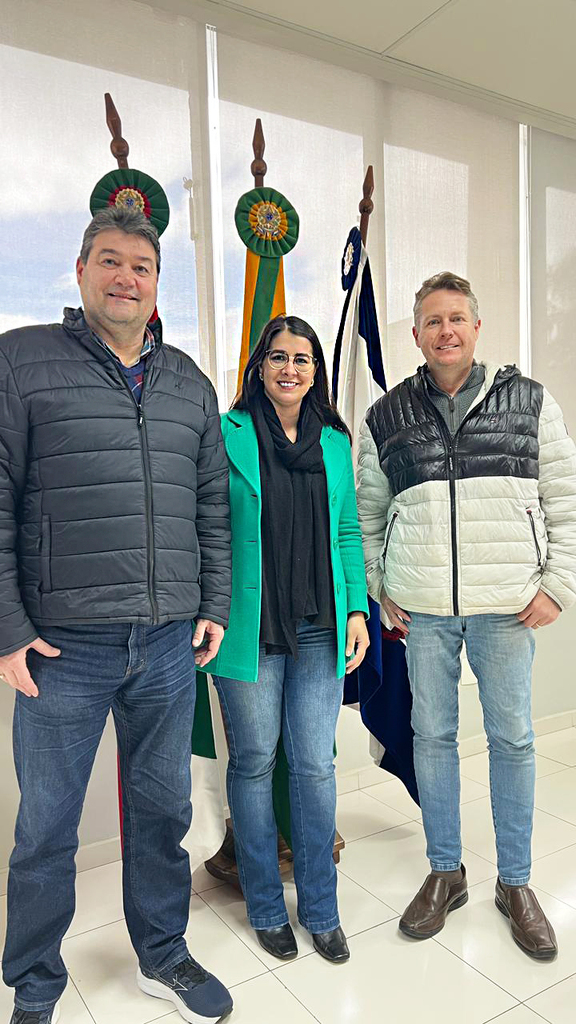 Vice-prefeita Cláudia Lessi recebe visita de Rafael Laske (Mamão), assessor da Casa Civil de Santa Catarina​