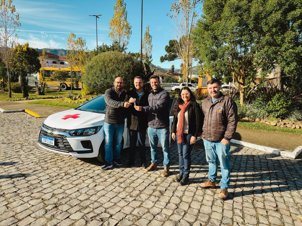Urubici recebe carro da saúde zero quilômetro com recursos destinados por Lucas Neves