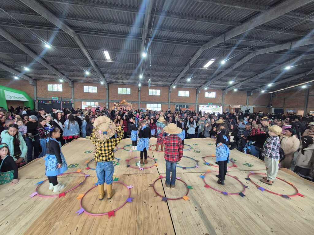 Festa de São João das Escolas reúne comunidade e celebra a cultura em Bocaina do Sul