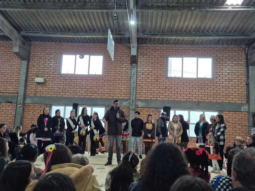 Festa de São João das Escolas reúne comunidade e celebra a cultura em Bocaina do Sul